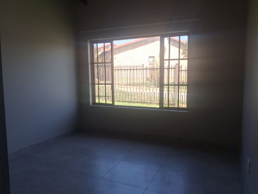 To Let 3 Bedroom Property for Rent in Hillside Free State